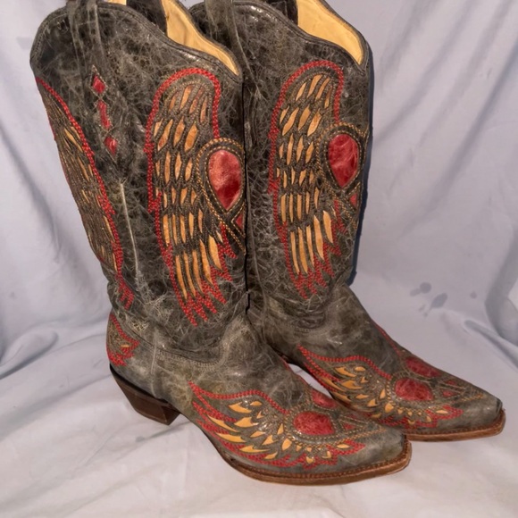 Corral Shoes - CORRAL Women's Black/Antique Saddle Wing and Heart Inlay Snip Toe Cowgirl Boots